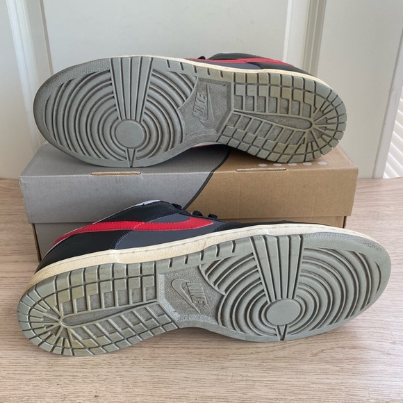RARE 2012 Nike Dunk Lo “Dark Grey Red” Sneakers -Men 12 - Picture 10 of 13